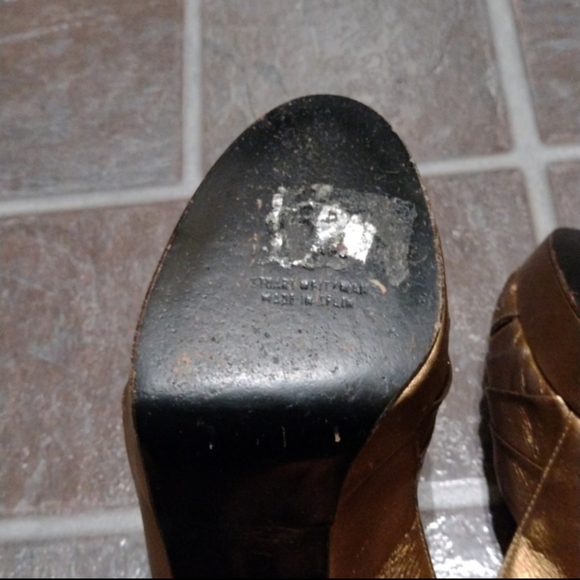 Stuart Weitzman gold bronze platform heel sandal size 39.5 - Picture 3 of 5
